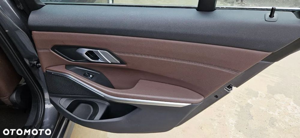 BMW Seria 3 320i Luxury Line - 33