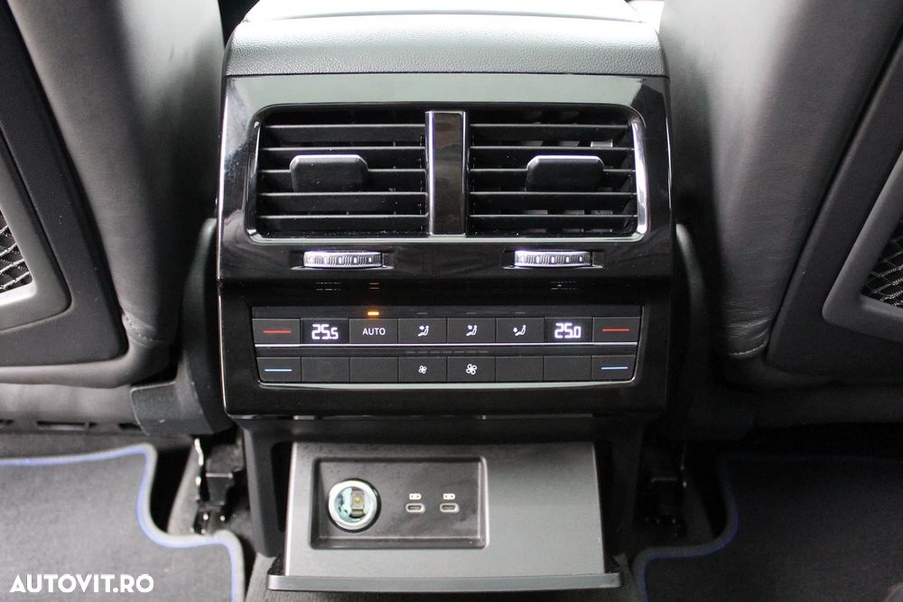 Volkswagen Touareg 3.0 V6 e-Hybrid 4Motion Aut. R - 24