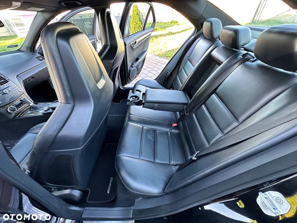 Mercedes-Benz Klasa C 63 AMG T 7G-TRONIC SPORT EDITION - 22