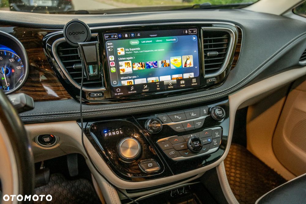 Chrysler Pacifica - 12