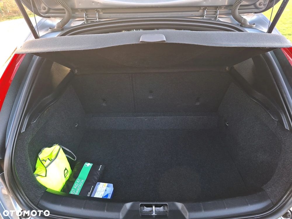 Volvo V40 - 24