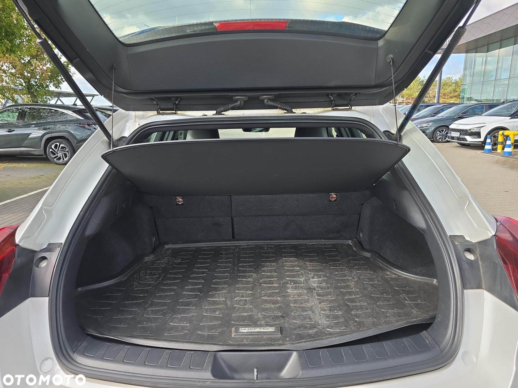 Lexus UX - 8