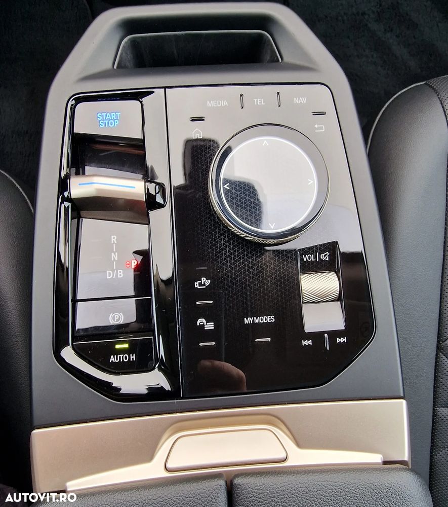 BMW iX xDrive50 - 11