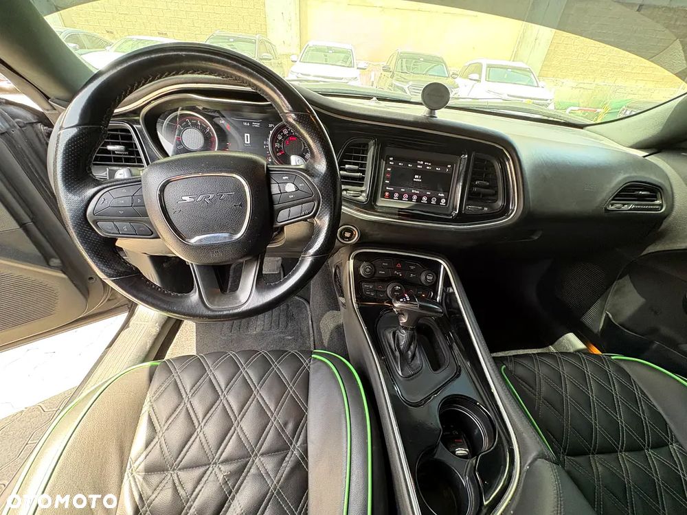Dodge Challenger 5.7 R/T - 10