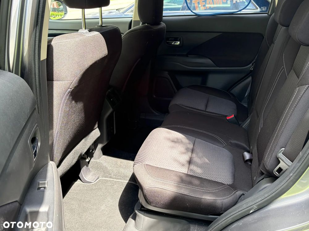 Mitsubishi Outlander 2.0 Intense 4WD CVT - 22
