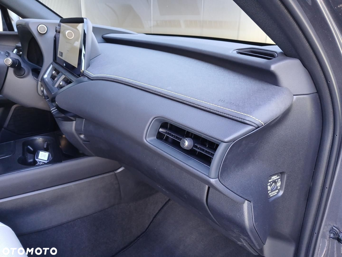 Lexus UX - 25