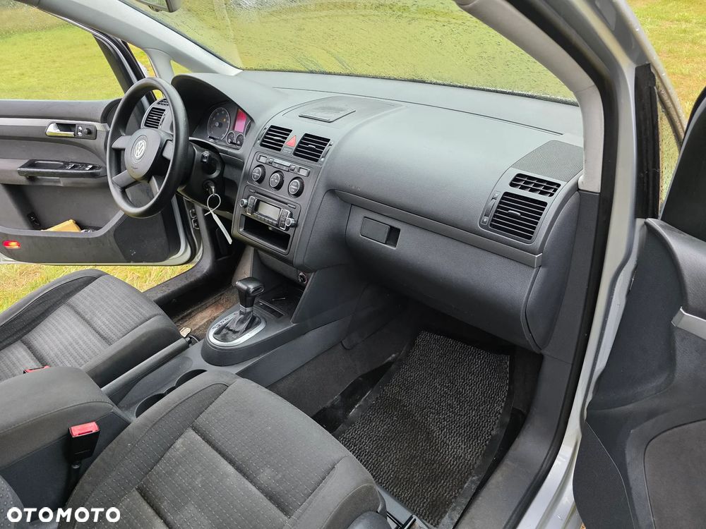 Volkswagen Touran 1.6 FSI - 10