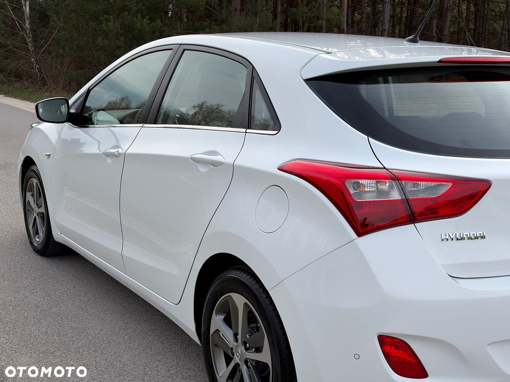 Hyundai i30 blue 1.4 Style - 12