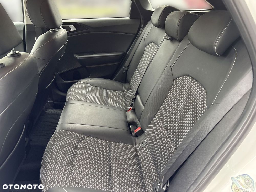 Kia Ceed - 16