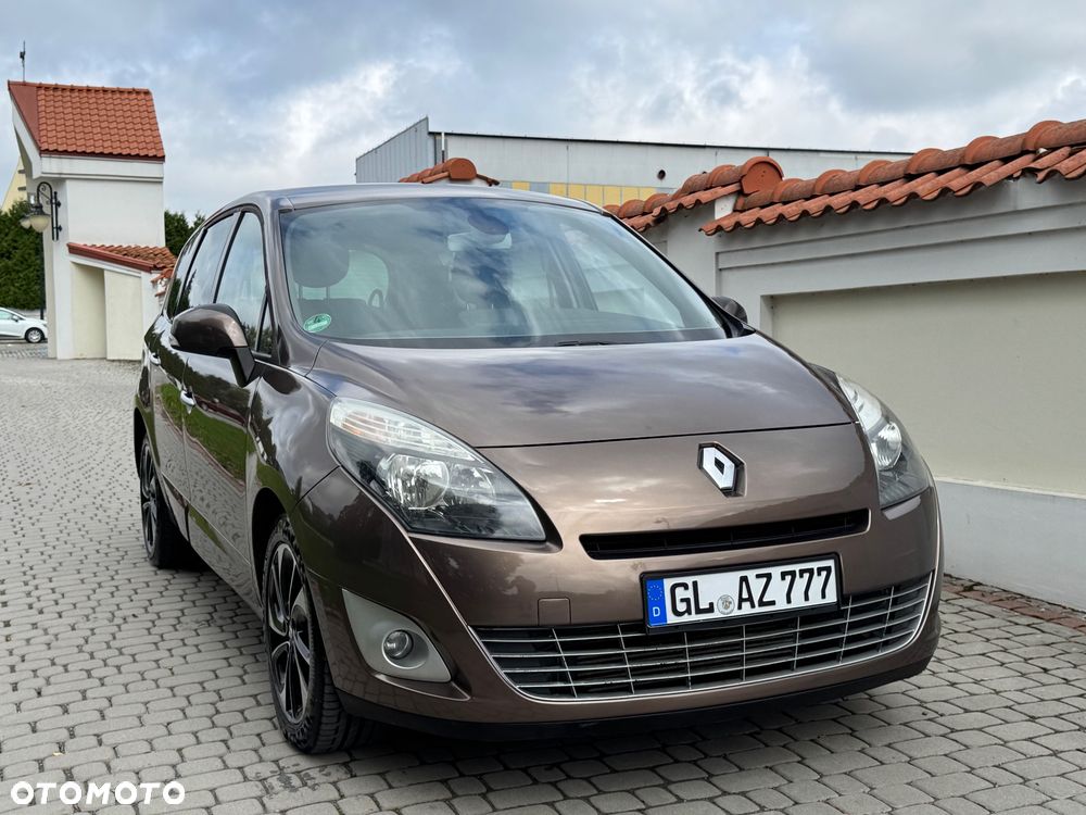 Renault Grand Scenic - 32