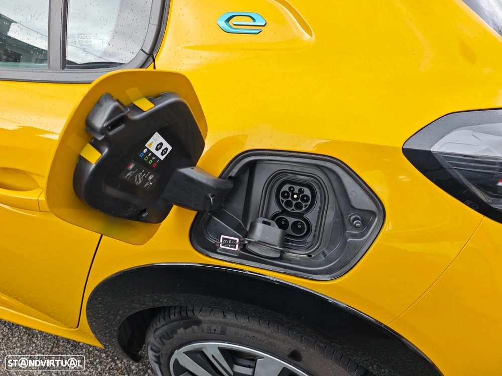 Peugeot e-208 Active Pack - 11