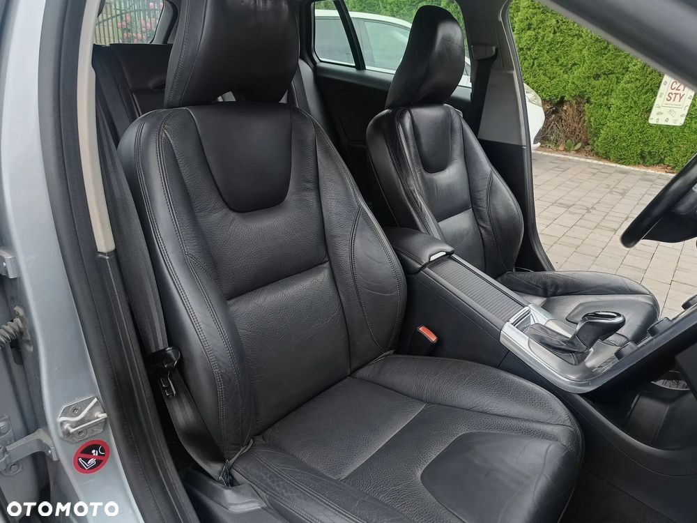 Volvo V60 D6 AWD Plug-in Hybrid Summum - 34