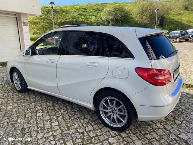 Mercedes-Benz B 180 d AMG Line - 16