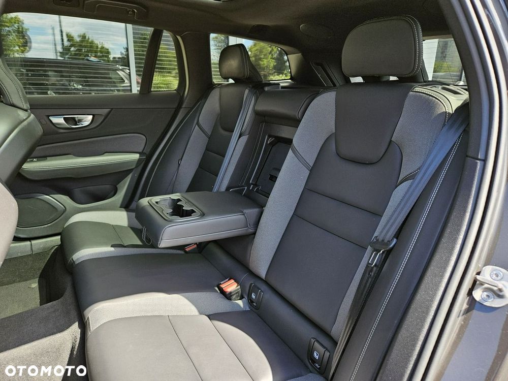 Volvo V60 B4 B DKG Ultra Dark - 10