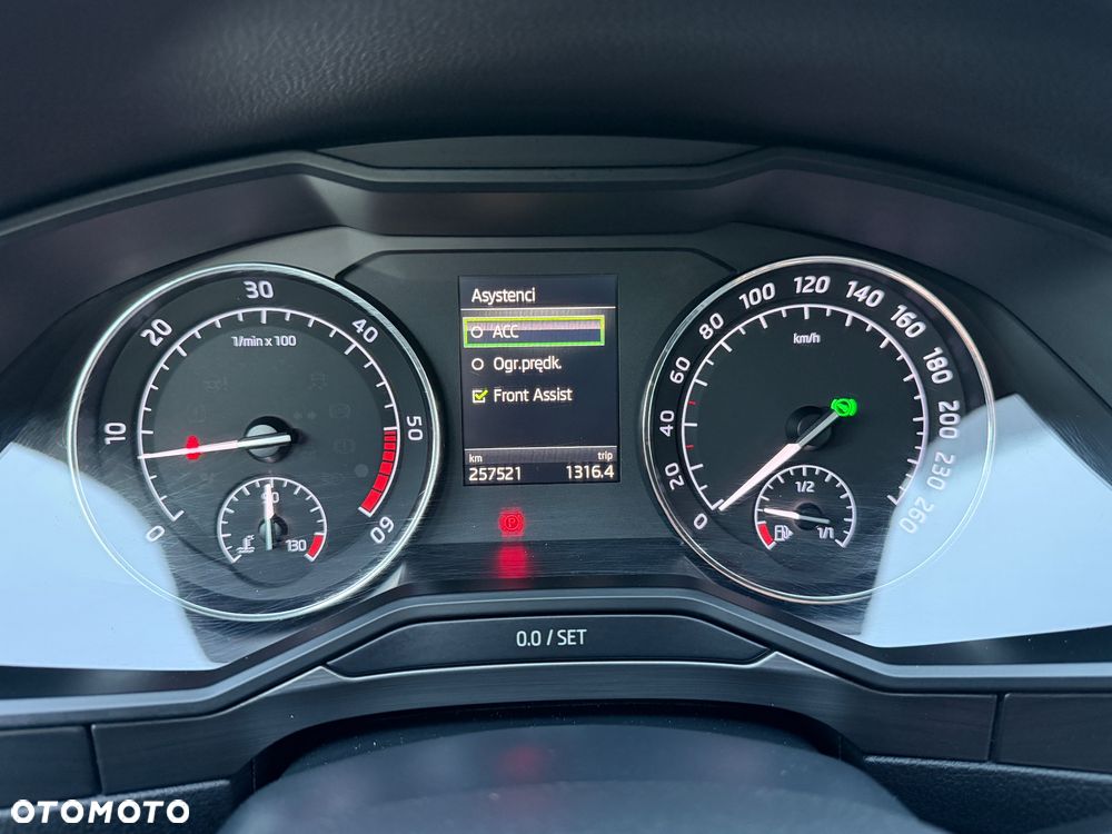 Skoda Superb 2.0 TDI DSG Sportline - 35