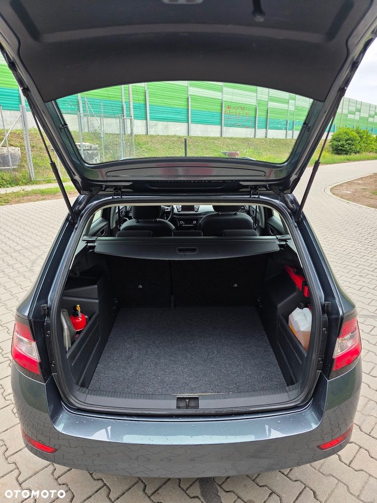 Skoda Fabia 1.0 TSI Style Color - 9