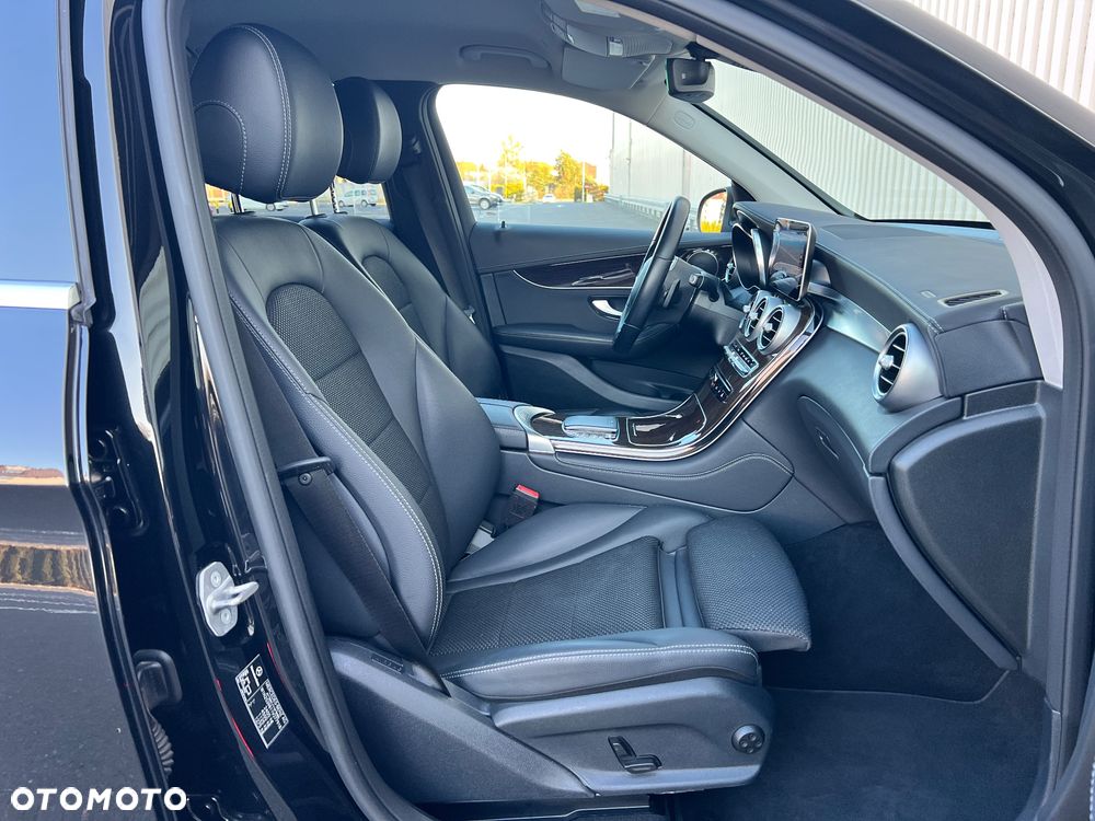 Mercedes-Benz GLC 200 4Matic 9G-TRONIC AMG Line - 20