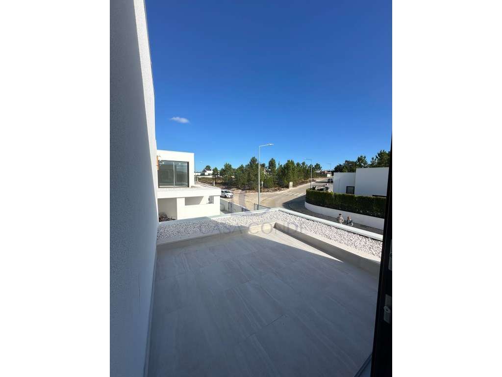 Excelentes Moradias V4 Duplex de Luxo - Grande imagem: 2/31