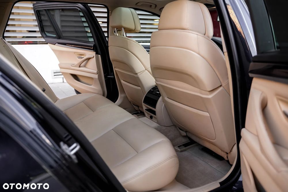 BMW Seria 5 525d xDrive Luxury Line - 15