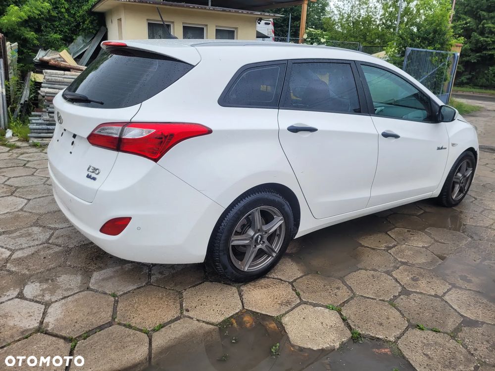 Hyundai i30 blue 1.6 CRDi YES Gold - 15