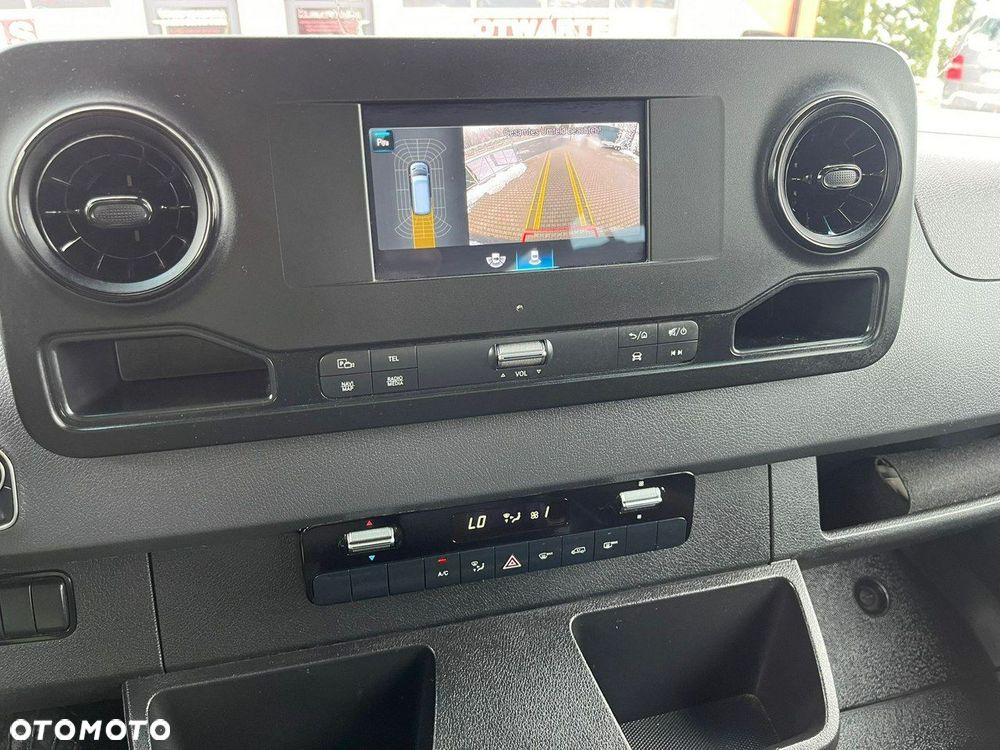 Mercedes-Benz Sprinter - 13