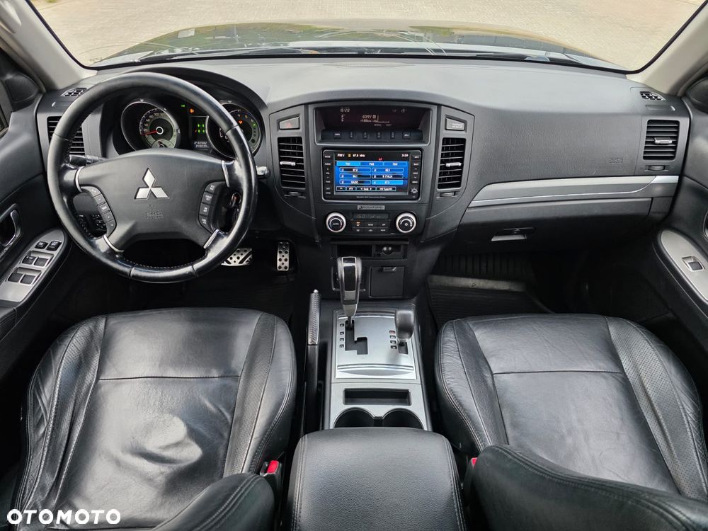 Mitsubishi Pajero - 8