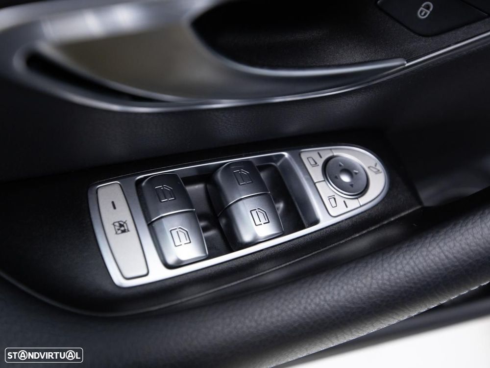 Mercedes-Benz E 300 de 4Matic 9G-TRONIC AMG Line - 18
