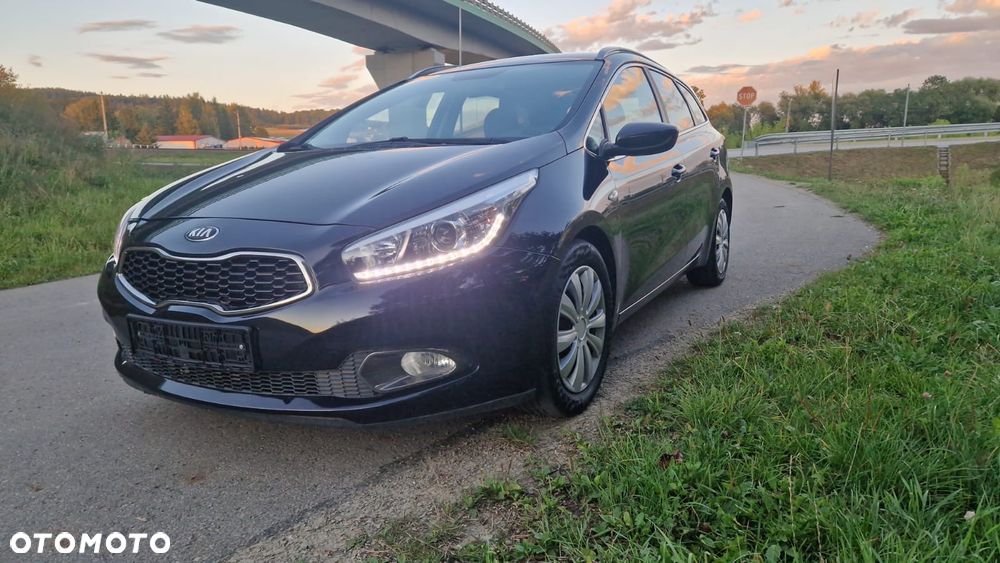Kia Ceed 1.6 CRDi 128 Dream Team Edition - 1