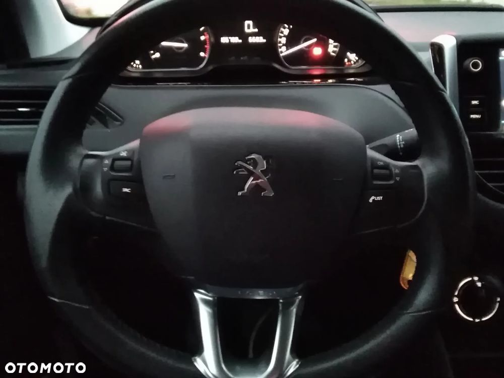 Peugeot 208 - 13