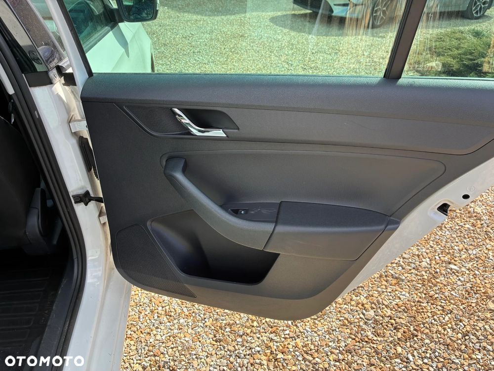 Skoda RAPID 1.2 TSI Ambition - 23