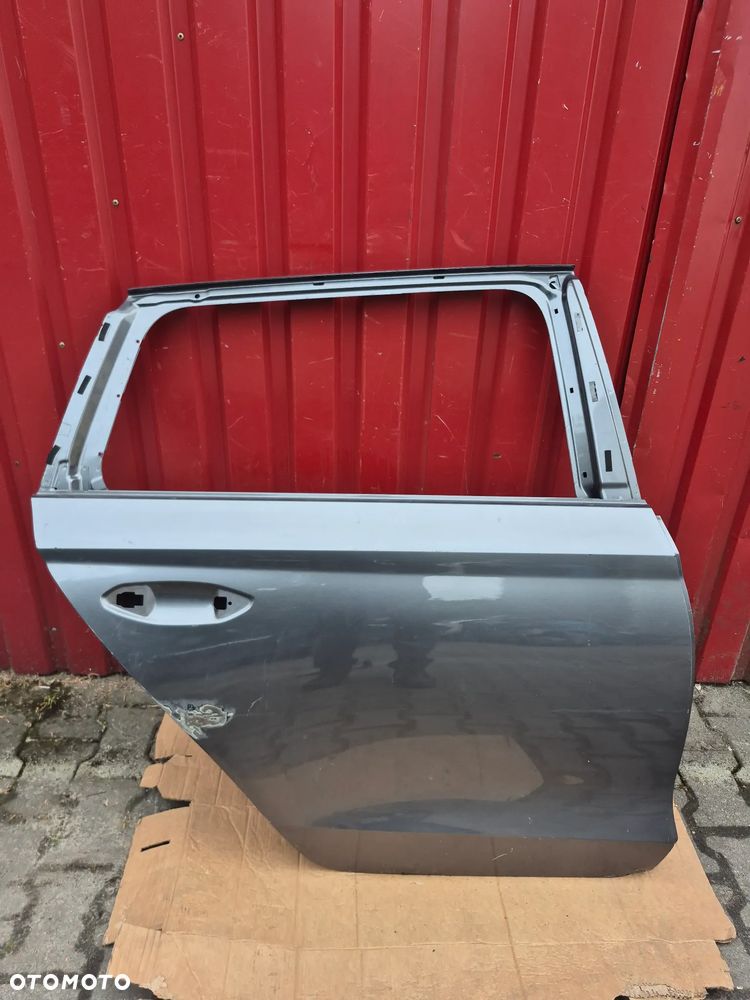 Skoda Octavia IV drzwi prawe 5E7833312 - 1