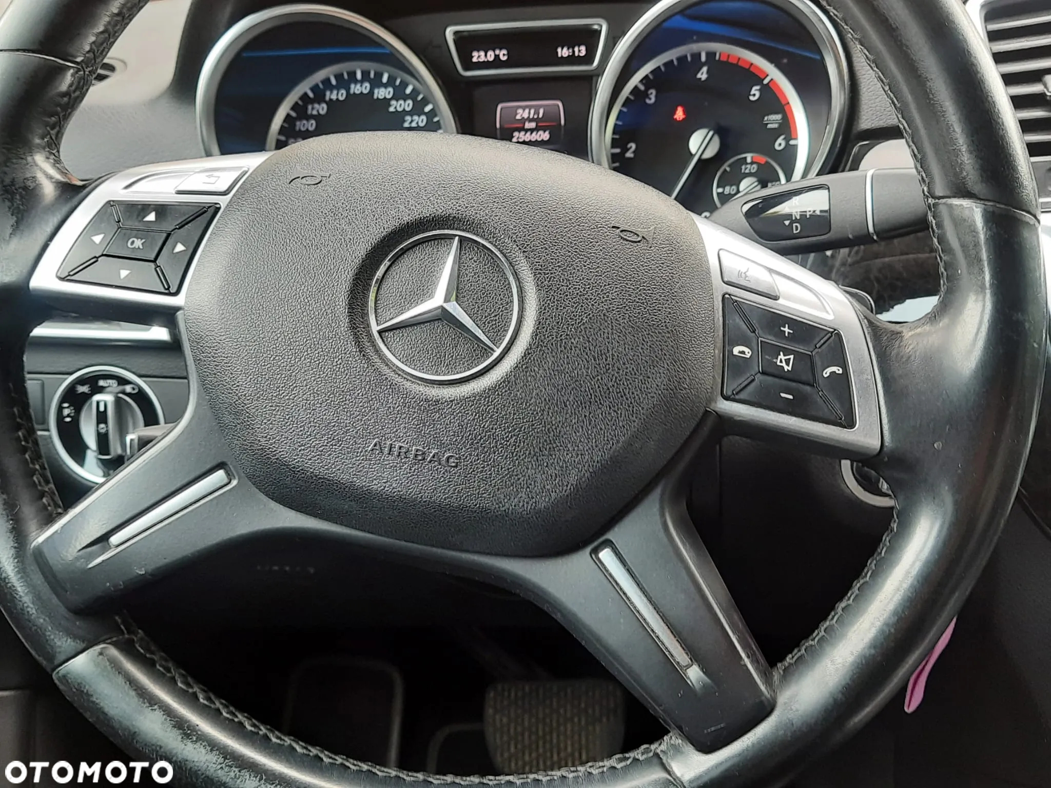 Mercedes-Benz ML 350 BlueTec 4-Matic - 6