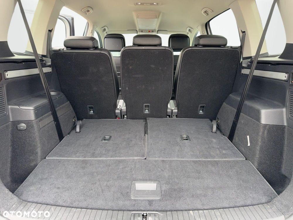 Volkswagen Touran - 14