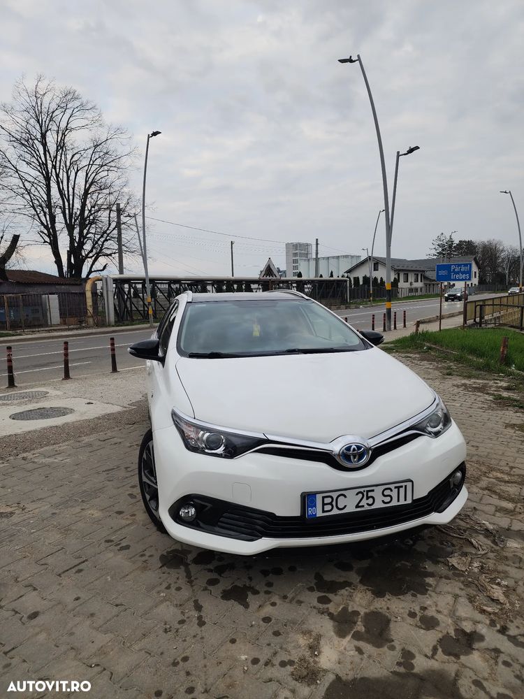 Toyota Auris 1.8 L VVT-i HSD Sol - 1