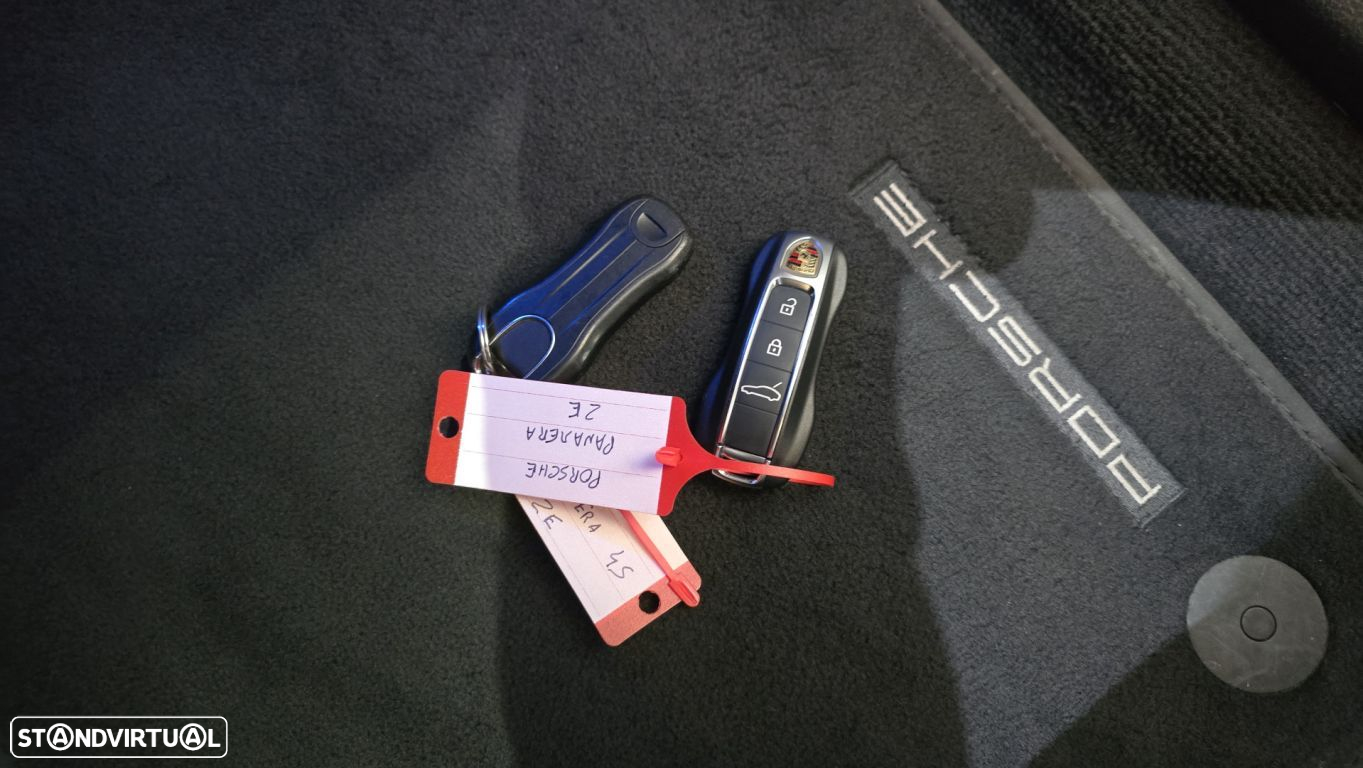 Porsche Panamera 4 E-Hybrid - 48