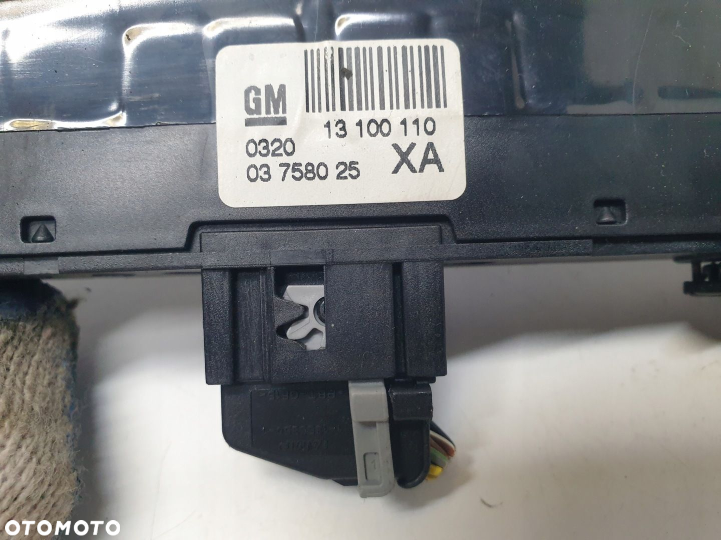 PANEL WŁĄCZNIKÓW WŁĄCZNIK AWARYJNYCH OPEL ASTRA H 13100110 - 4