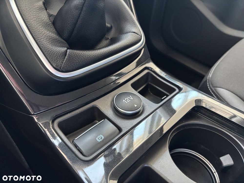 Ford Kuga - 24