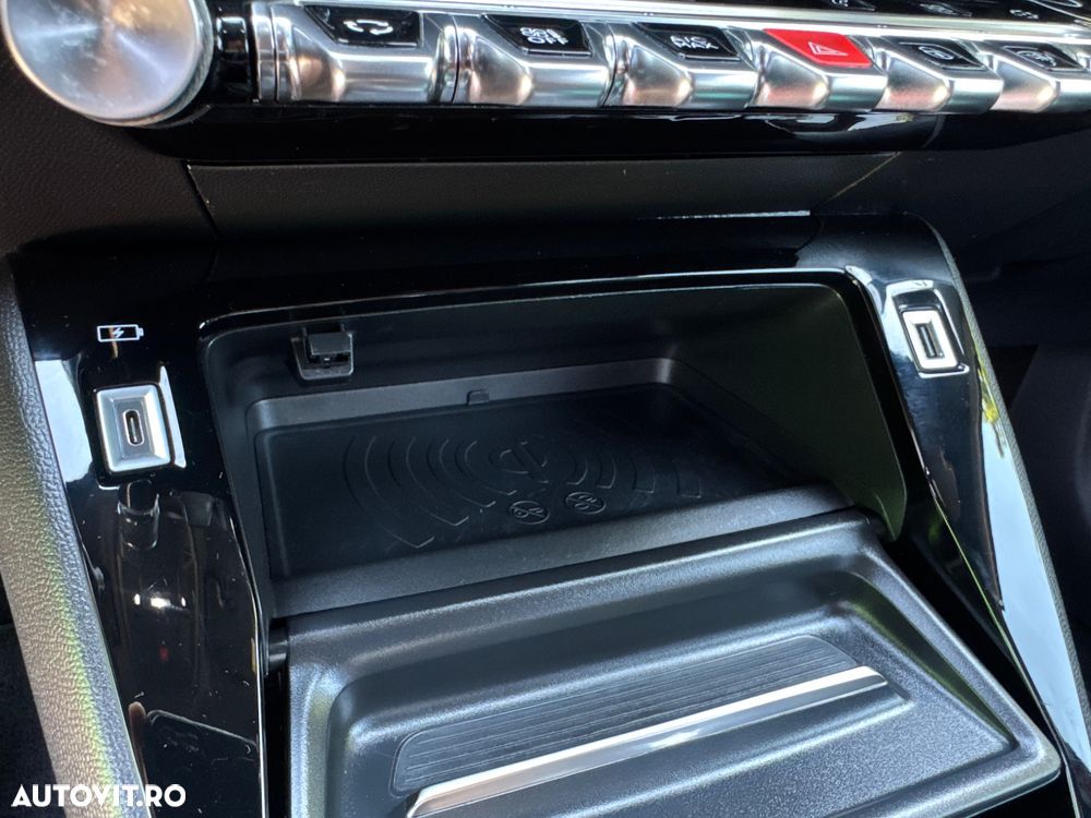 Peugeot 2008 PureTech 130 EAT8 GT Exclusive - 25