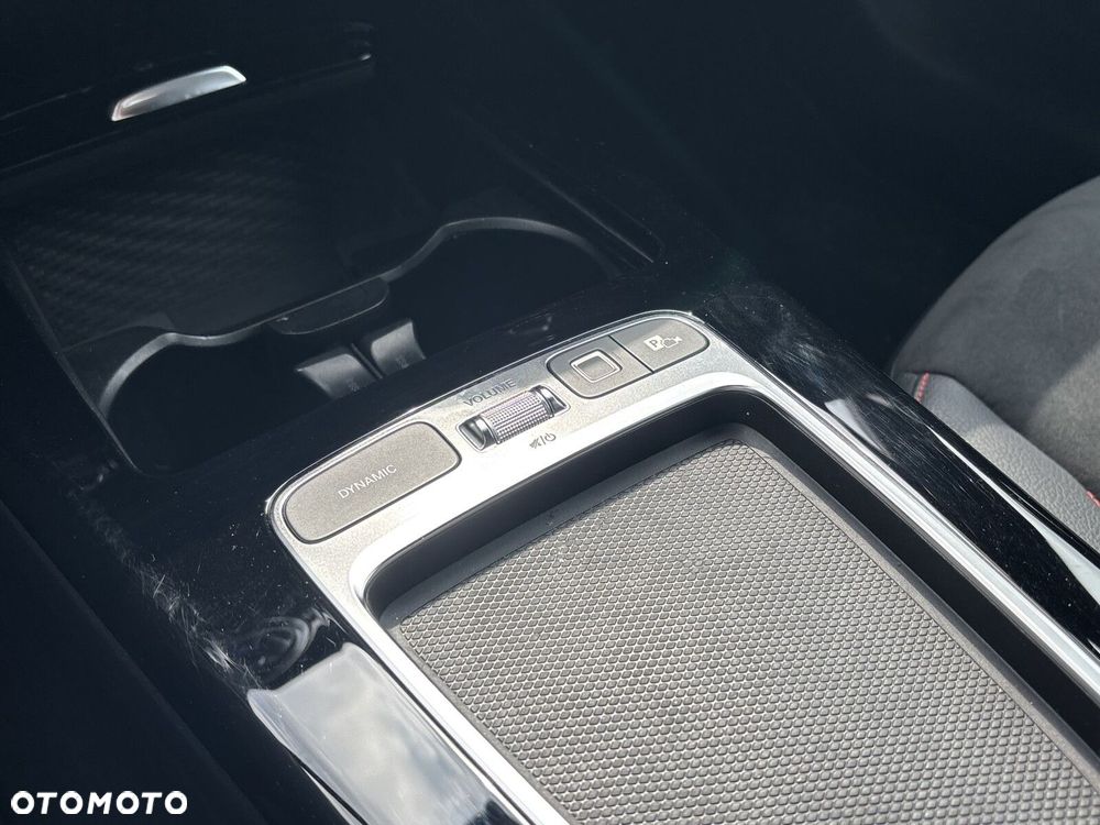 Mercedes-Benz CLA 200 4-Matic AMG Line 8G-DCT - 22