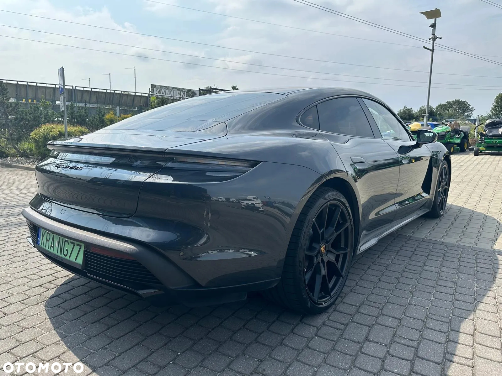 Porsche Taycan - 8