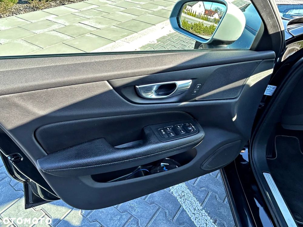 Volvo V60 T5 Momentum Pro - 22