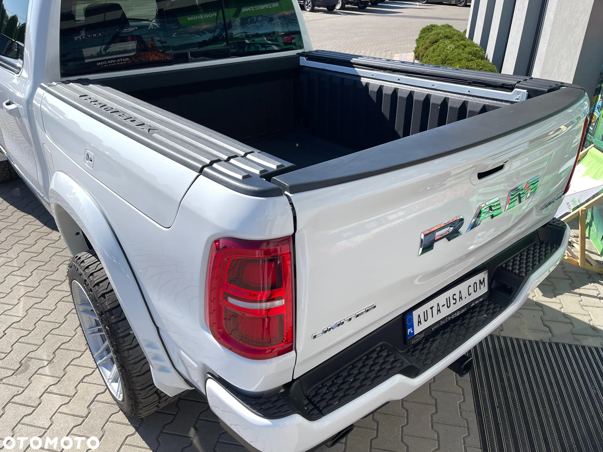 RAM 1500 ver-5-7-crew-cab-limited - 10