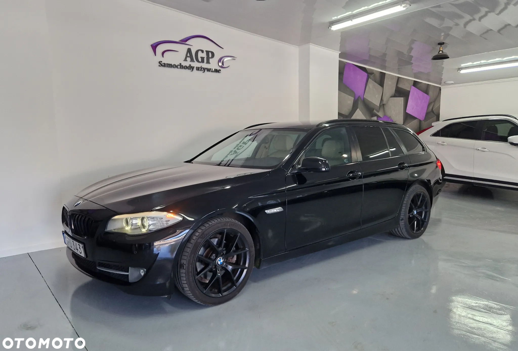 BMW Seria 5 523i Touring - 12