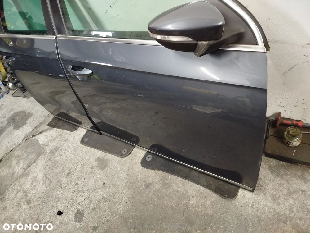 VW Passat B7 drzwi prawe przednie LK7X - 2