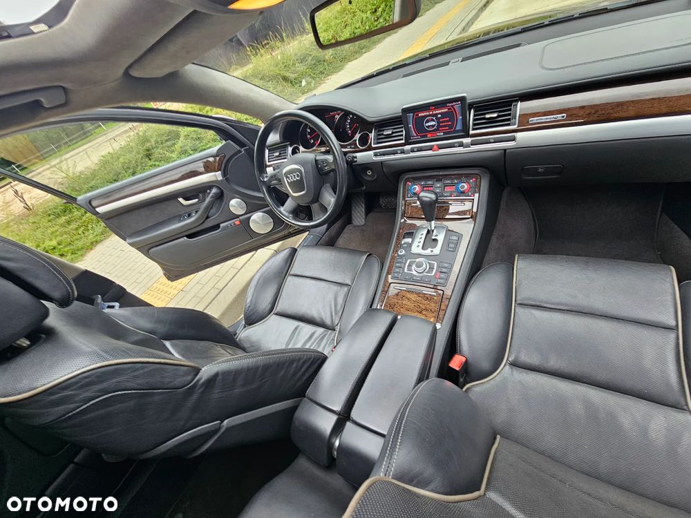 Audi A8 6.0 L Quattro - 13