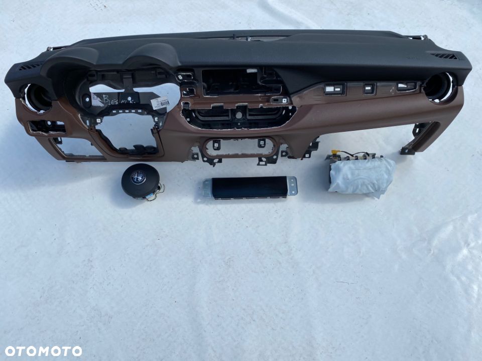 ALFA ROMEO GIULIA DESKA KONSOLA KOKPIT PULPIT PÓŁKA PARAPET PODUSZKI POWIETRZNE KIEROWCY PASAZERA KOLAN KOLANOWE KOLANOWA AIR BAG AIRBAG PASY PAS NAPINACZE DOPINACZE NAPINACZ DOPINACZ USA KANADA CANADA   naprawa regeneracja Raz2 !!! - 3