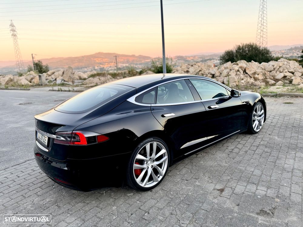 Tesla Model S - 4