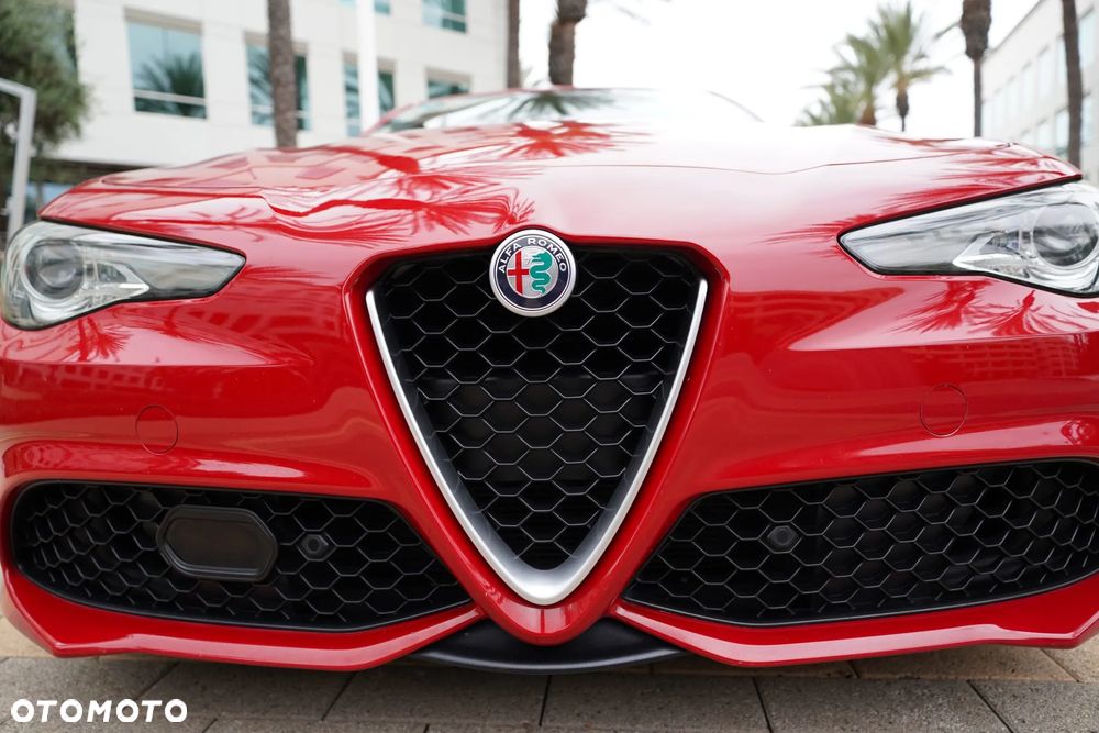 Alfa Romeo Giulia 2.0 Turbo 16V AT8-Q4 Ti - 11