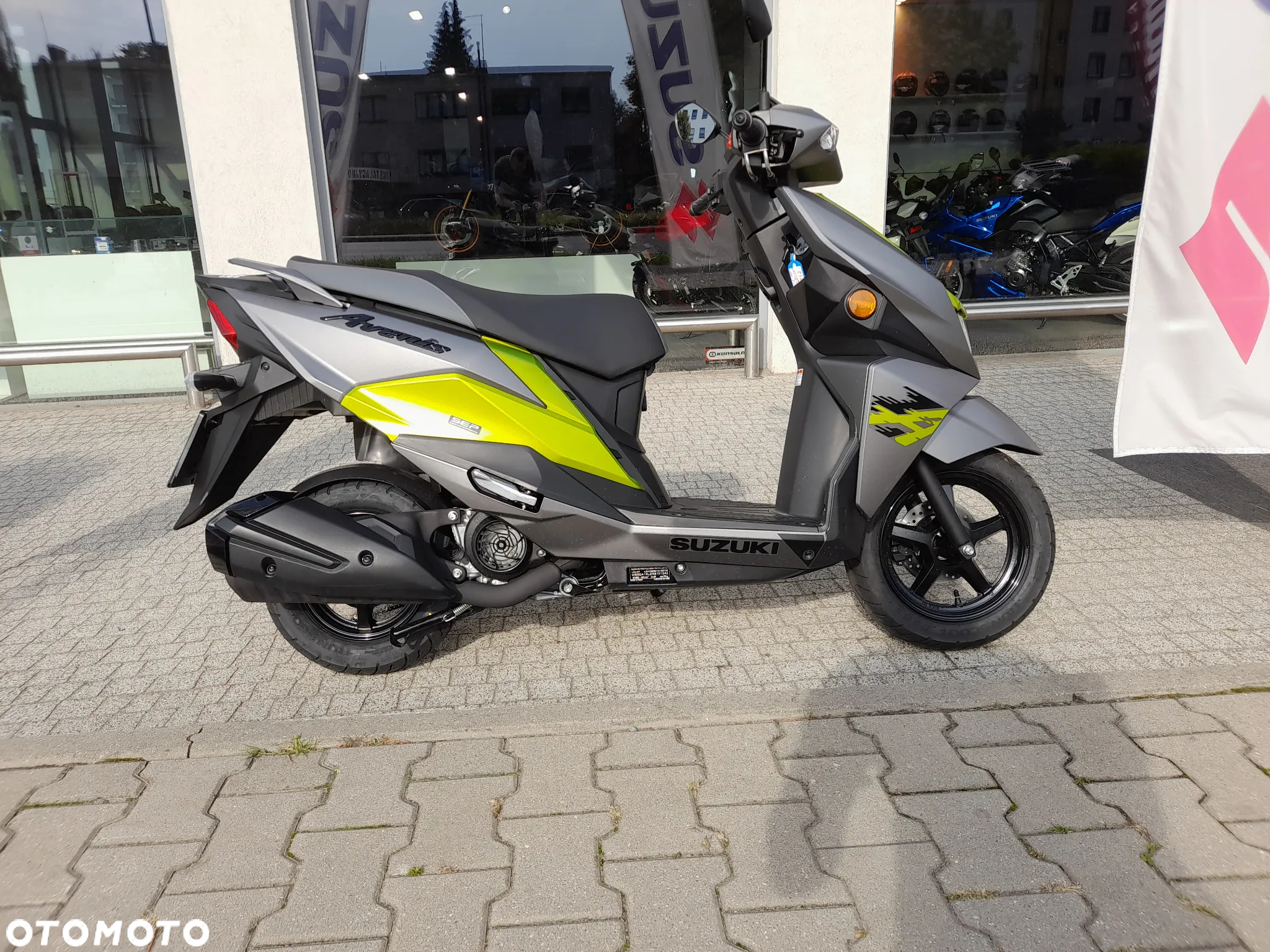 Suzuki Avenis - 4