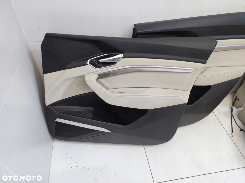 wnętrze fotele kanapa boczki tapicerka tunel środkowy eu audi q8 e-tron - 13